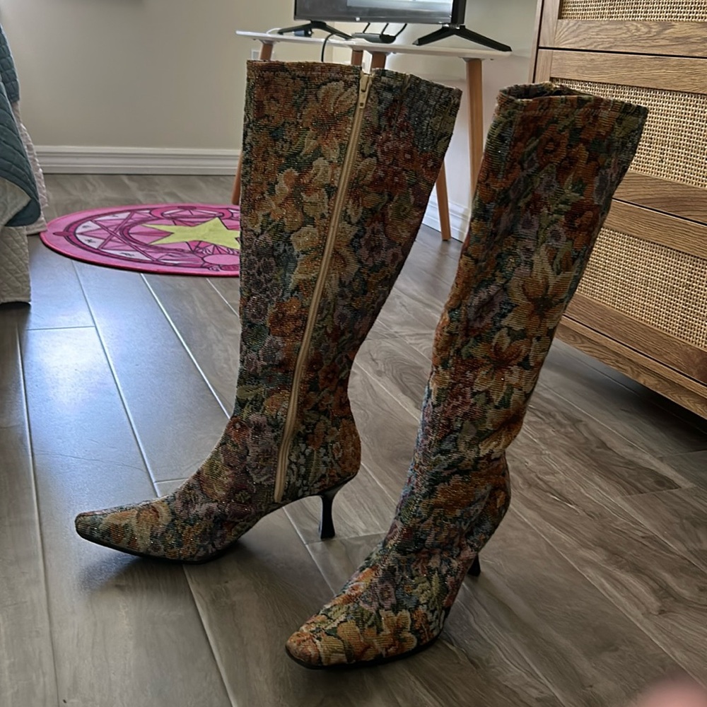 Dilba knee-high floral boots